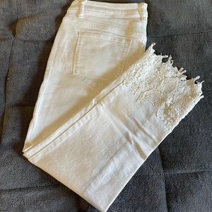 Simply Vera Wang Capris w/ Lace